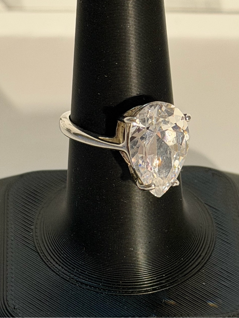 925 Silver Pear-Cut Clear Stone Ring - Sz 7 3/4 - Picture 3 of 8